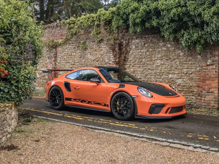 Porsche 911 GT3 RS (991.2) painted in Gulf Orange