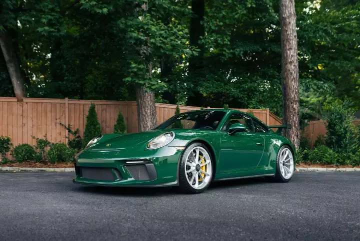 Porsche 911 GT3 (991.2) painted in Irish Green