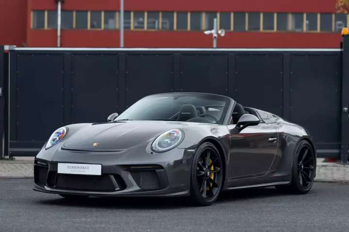 Porsche 911 Speedster (991) painted in Agate Grey Metallic