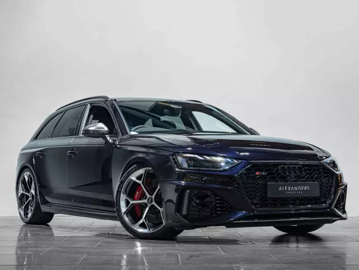 Audi RS4 Avant (B9) painted in Sebring Black