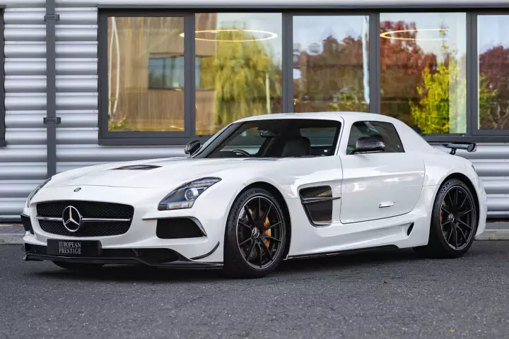 Mercedes-Benz SLS AMG Black Series painted in Mystic White