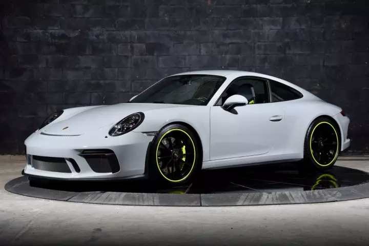 Porsche 911 GT3 Touring (991.2) painted in Sport Classic Grey