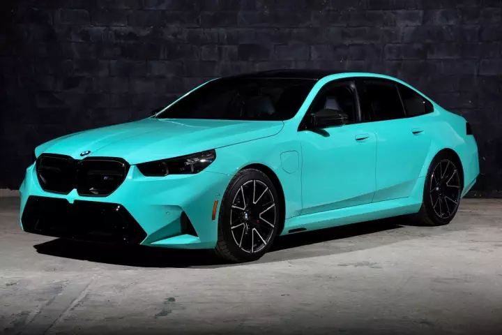 BMW M5 (G90) painted in Mint Green