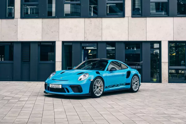 Porsche 911 GT3 RS (991.2) painted in Miami Blue
