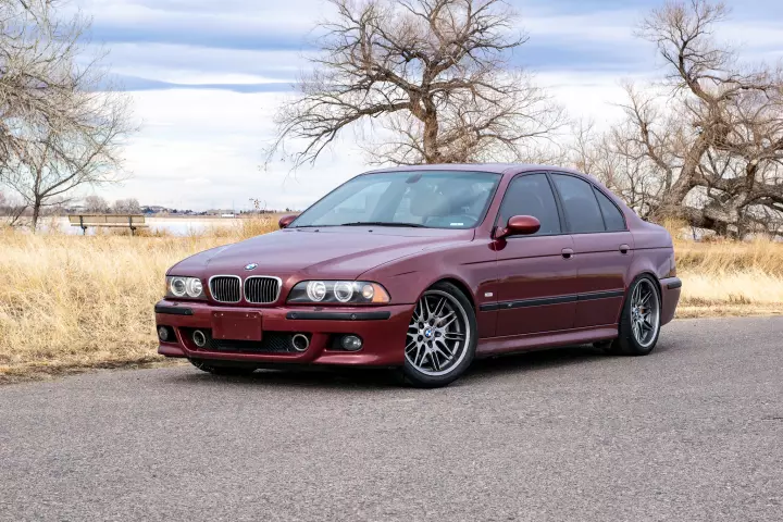 BMW M5 (E39) painted in Chiaretto Red
