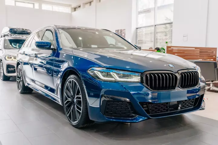 BMW 5 Series Touring (G31) painted in Aegean Blue
