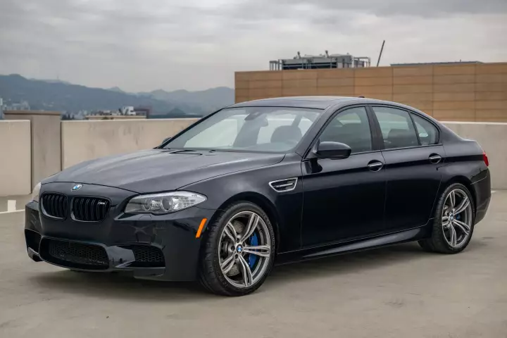 BMW M5 (F10) painted in Azurite Black