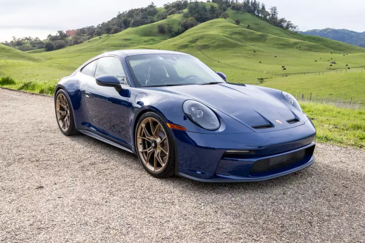 Porsche 911 GT3 Touring (992.1) painted in Albert Blue