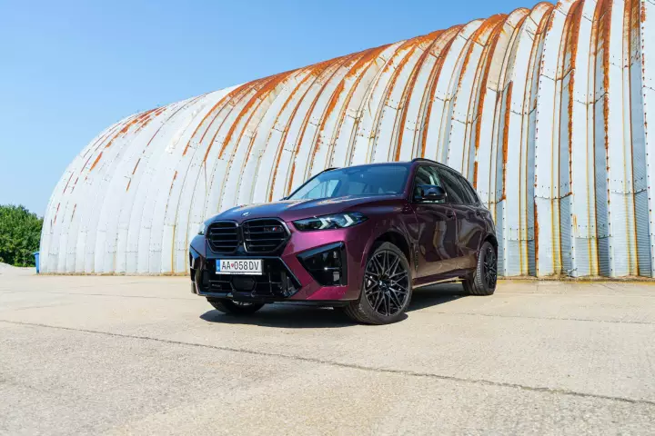 BMW X5 M (G05 LCI) painted in Wildberry