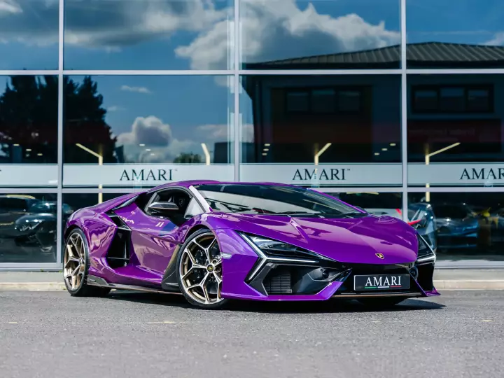 Lamborghini Revuelto painted in Viola Mithras