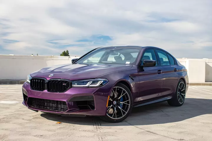 BMW M5 (F90) painted in Purple Silk
