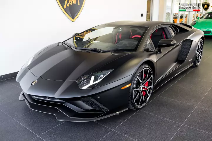 Lamborghini Aventador S (LP740-4) painted in Nero Nemesis