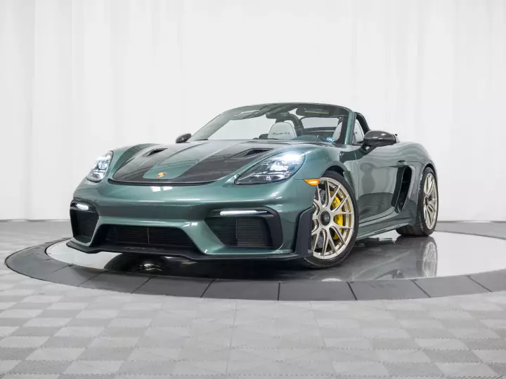 Porsche 718 Spyder RS (982) painted in Malachite Green Metallic