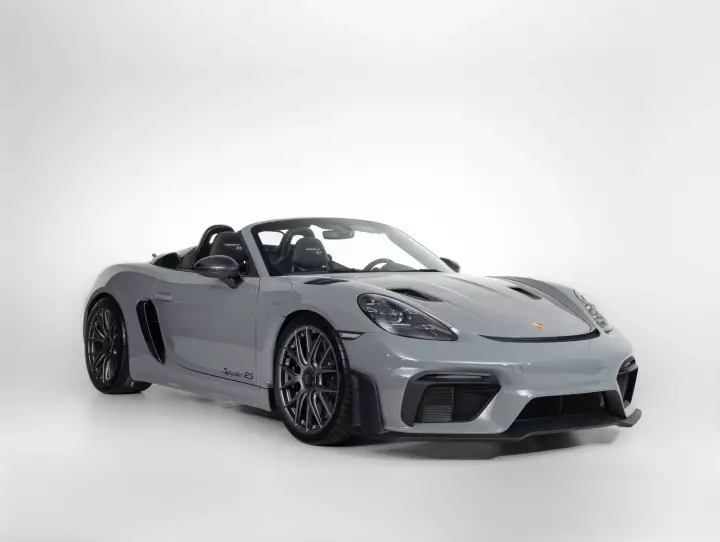 Porsche 718 Spyder RS (982) painted in Nardo Grey