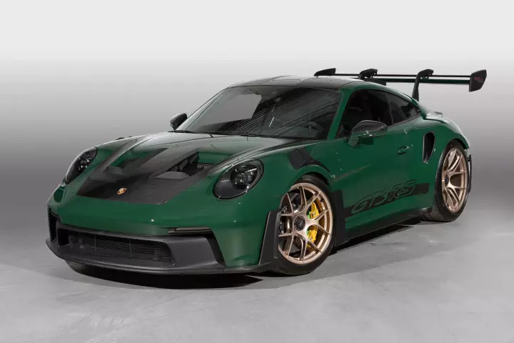 Porsche 911 GT3 RS (992.1) painted in British Racing Green