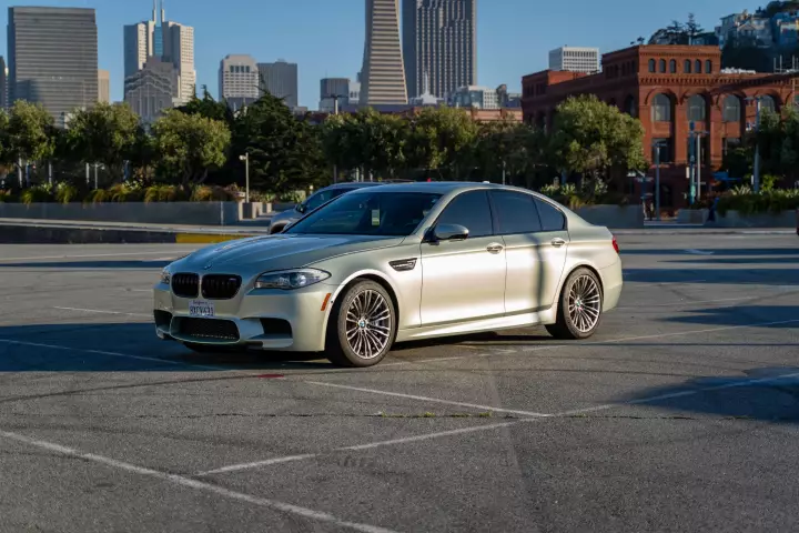BMW M5 (F10) painted in Amazonite Silver
