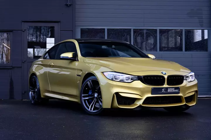 BMW M4 (F82) painted in Austin Yellow