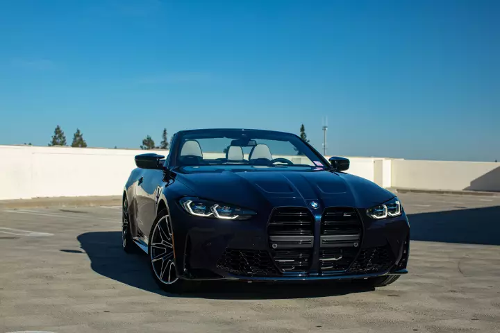 BMW M4 Convertible (G83) painted in Blue Onyx