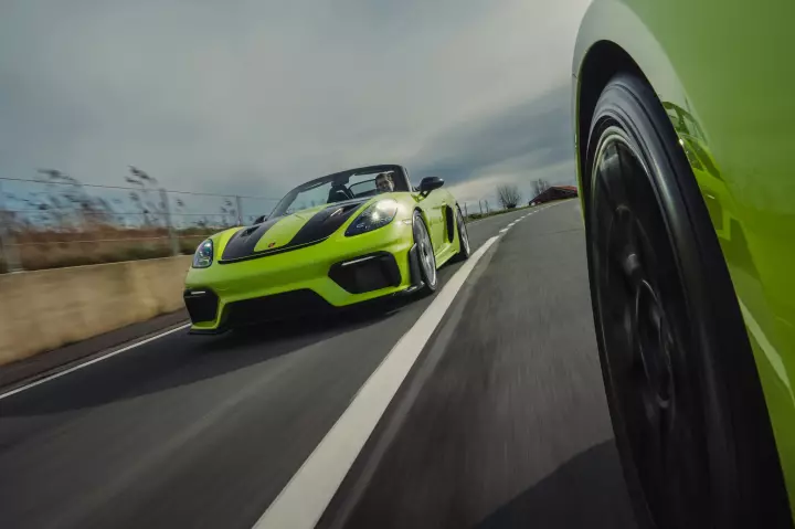 Porsche 718 Spyder RS (982) painted in Acid Green