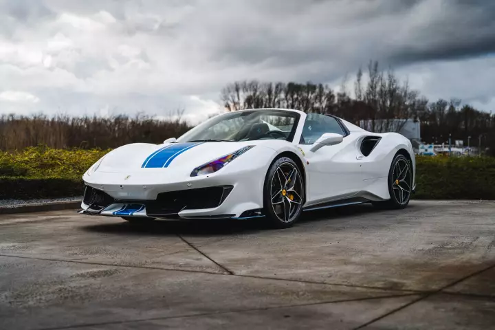 Ferrari 488 Pista Spider painted in Bianco Sanae