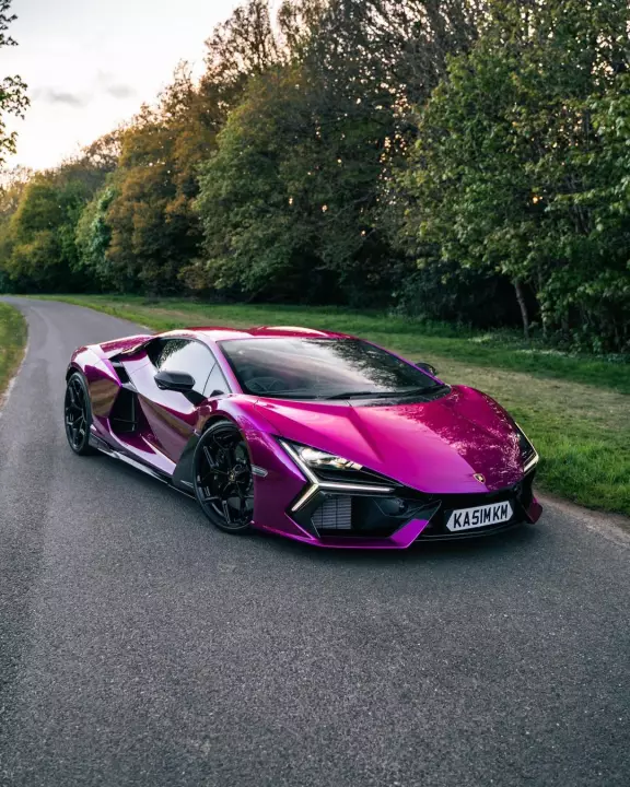 Lamborghini Revuelto painted in Viola Bast