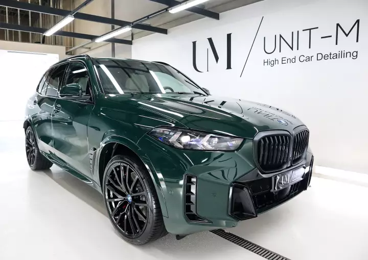 BMW X5 (G05 LCI) painted in British Racing Green
