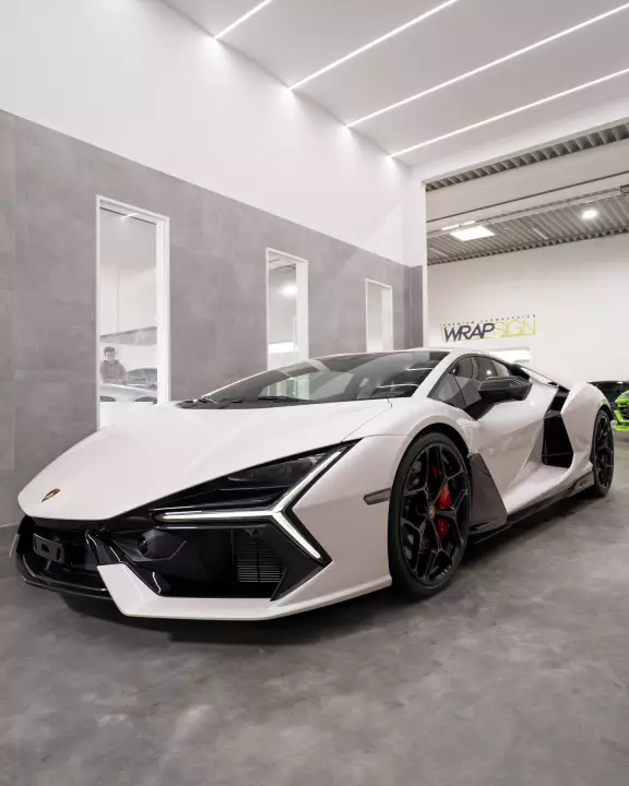 Lamborghini Revuelto painted in Balloon White