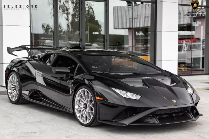 Lamborghini Huracán STO (LP640-2) painted in Nero Noctis