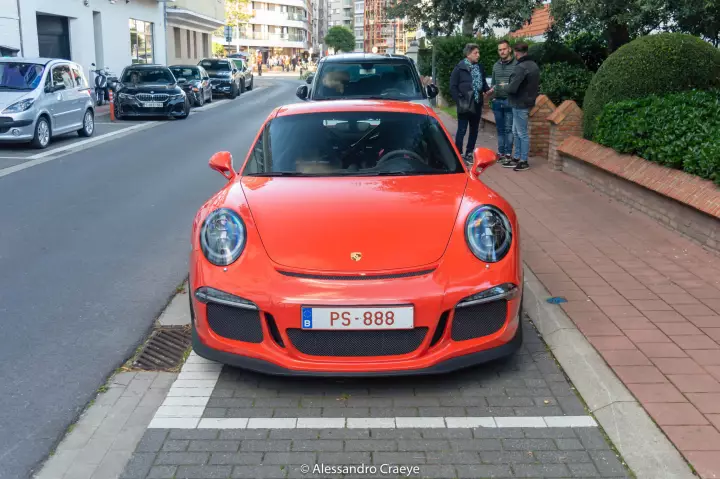 Porsche 911 GT3 (991.1) painted in Lava Orange