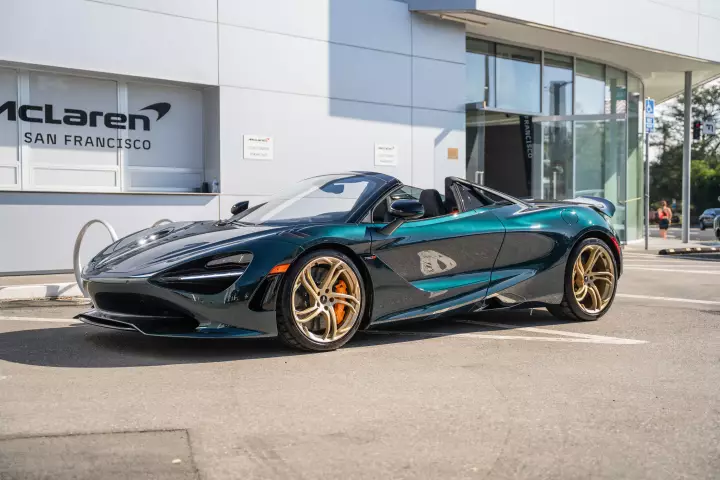 McLaren 750S Spider painted in XP Green