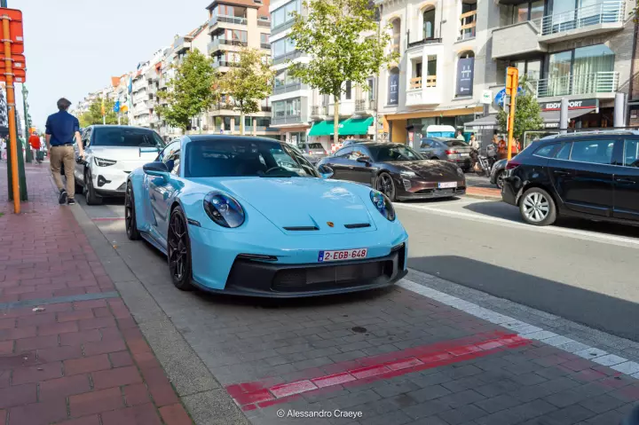 Porsche 911 GT3 (992.1) painted in Gulf Blue