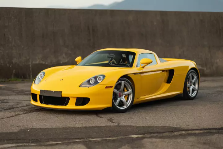 Porsche Carrera GT painted in Fayence Yellow
