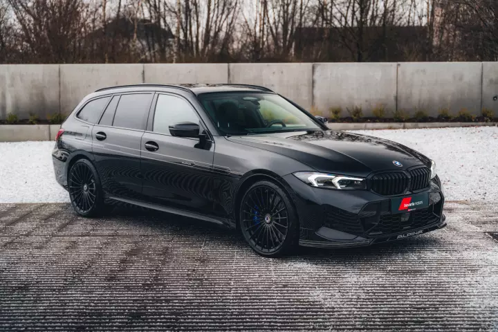 Alpina B3 / D3 Touring (G21) painted in Sapphire Black