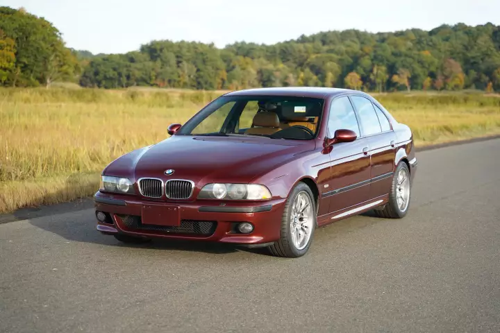 BMW M5 (E39) painted in Royal Red