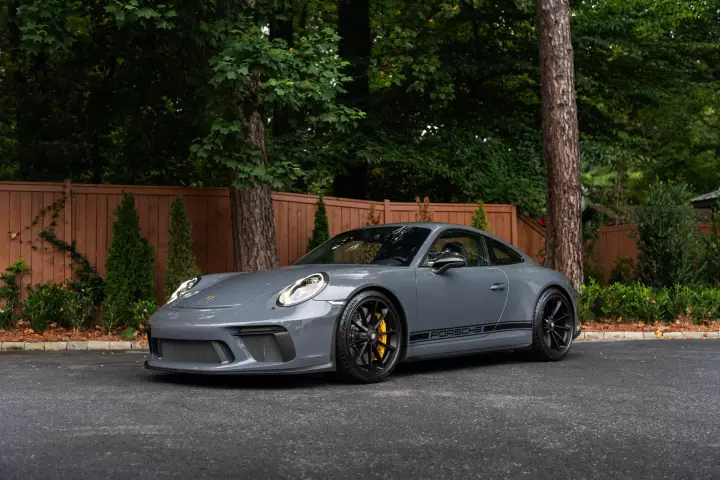 Porsche 911 GT3 Touring (991.2) painted in Grigio Telesto