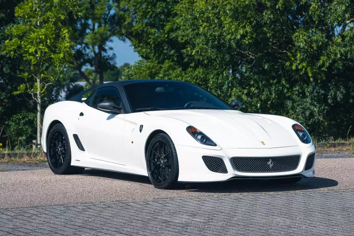 Ferrari 599 GTO painted in Bianco Avus and Grigio Silverstone Opaco