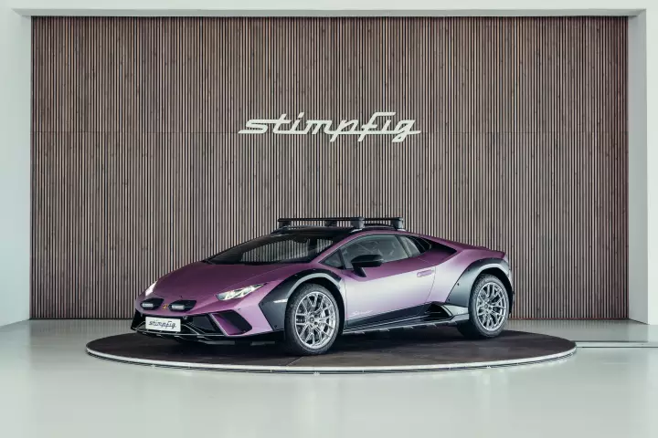 Lamborghini Huracán Sterrato painted in Viola 30th Matt