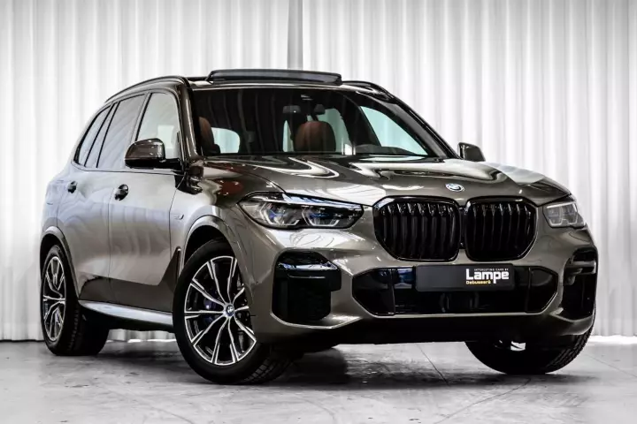 BMW X5 (G05) painted in Manhattan