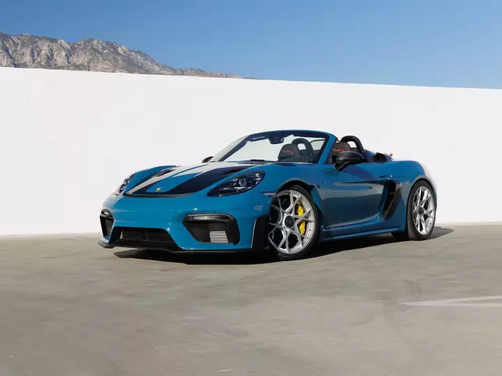 Porsche 718 Spyder RS (982) painted in Oslo Blue