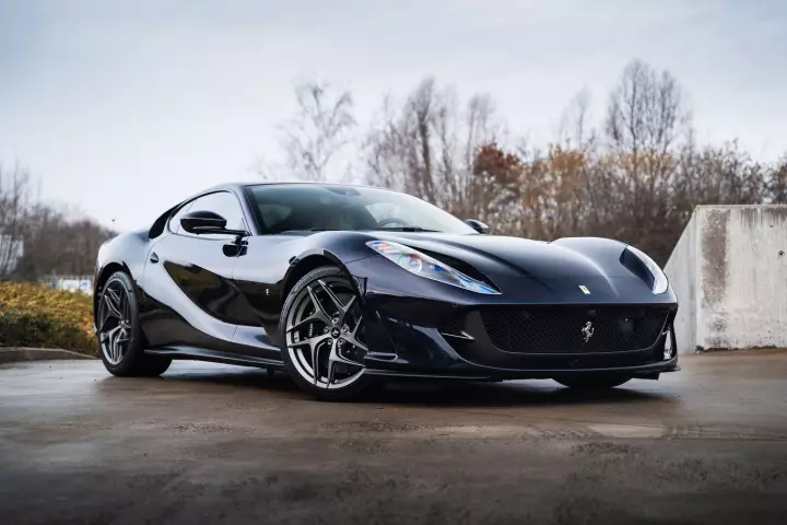 Ferrari 812 Superfast painted in Blu America