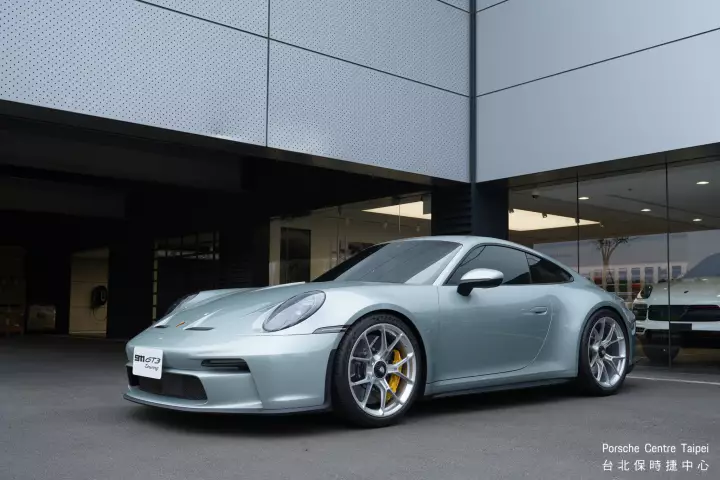 Porsche 911 GT3 Touring (992.1) painted in Fish Silver Grey Metallic