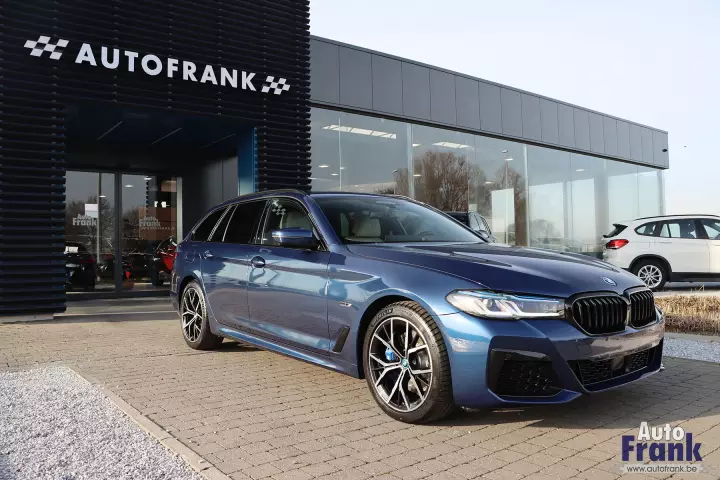 BMW 5 Series Touring (G31) painted in Phytonic Blue