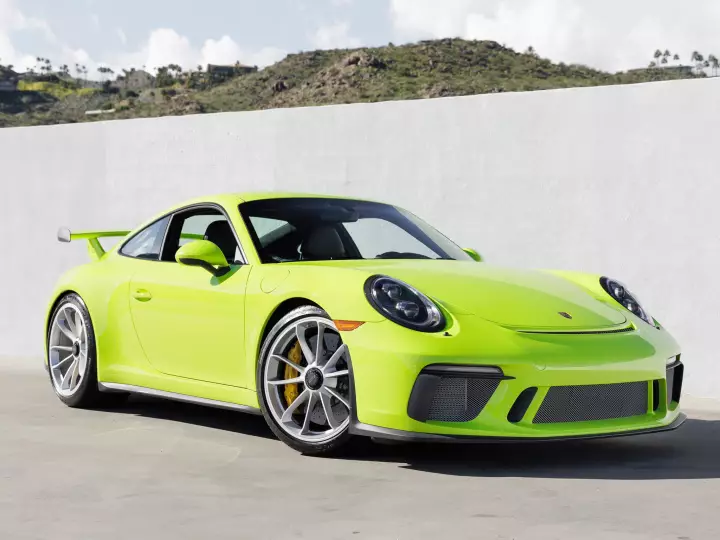 Porsche 911 GT3 (991.2) painted in Acid Green