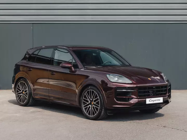 Porsche Cayenne (E3) painted in Seville Red Metallic