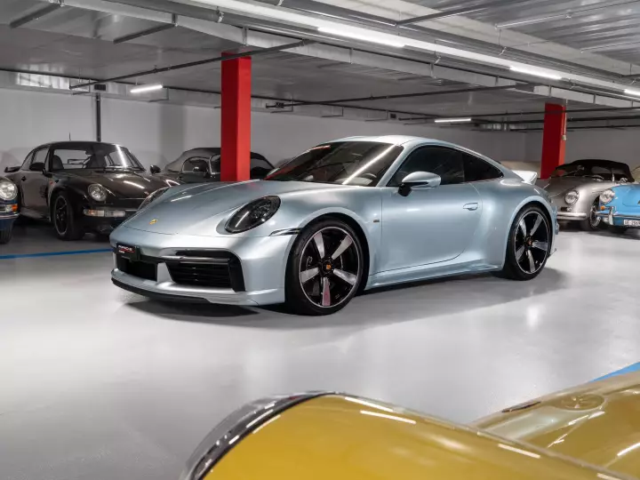 Porsche 911 Sport Classic (992) painted in Azzurro Thetys
