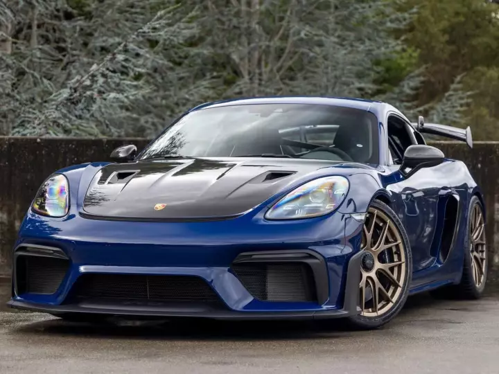 Porsche 718 Cayman GT4 RS (982) painted in Albert Blue
