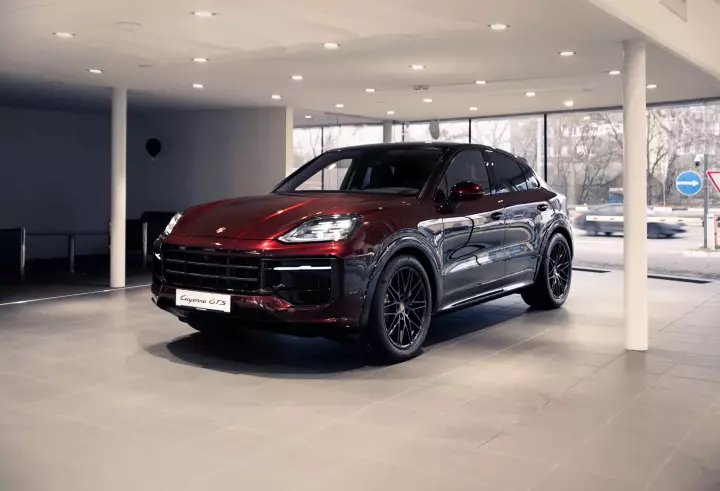 Porsche Cayenne Coupé (E3) painted in Shiraz Red
