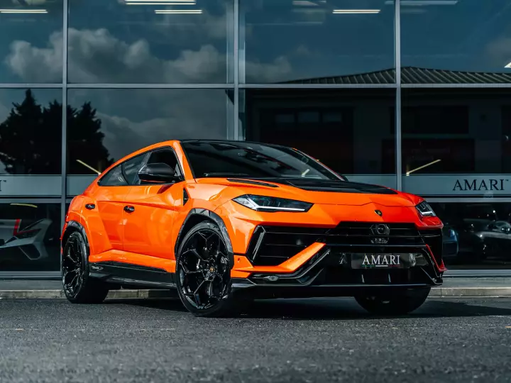 Lamborghini Urus Performante painted in Arancio Xanto