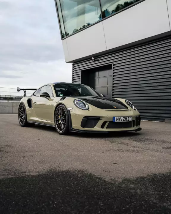 Porsche 911 GT3 RS (991.2) painted in Stone Grey