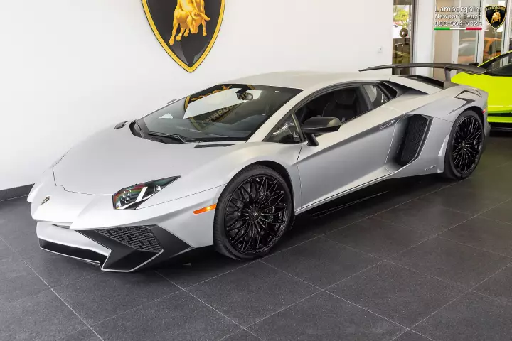 Lamborghini Aventador SuperVeloce (LP750-4) painted in Grigio Adamas